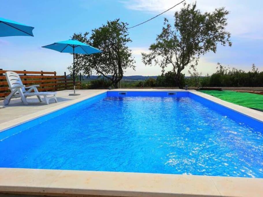 Holiday Home For 8 People, Pool + Sea View Vilanija Exteriér fotografie