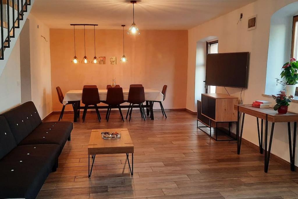 Holiday Home For 8 People, Pool + Sea View Vilanija Exteriér fotografie