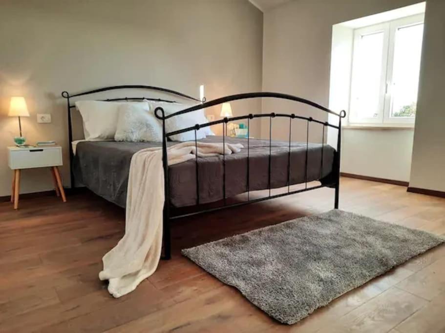 Holiday Home For 8 People, Pool + Sea View Vilanija Exteriér fotografie